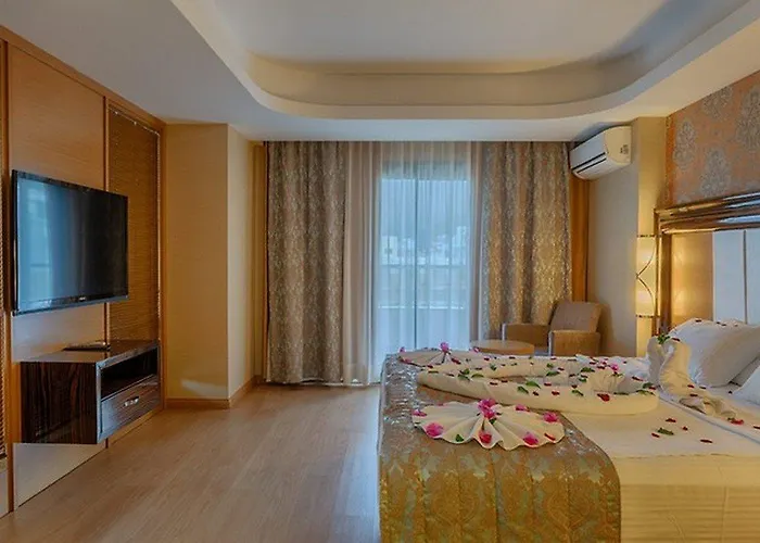 Hotel Golden Rock 5*