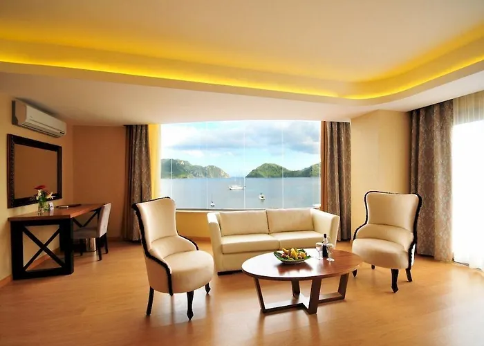 Hotel Golden Rock 5*