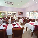金岩石海滩酒店