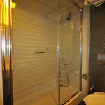金岩石海滩酒店 酒店 马尔马里斯
