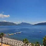 金岩石海滩酒店 酒店 马尔马里斯