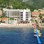 金岩石海滩酒店