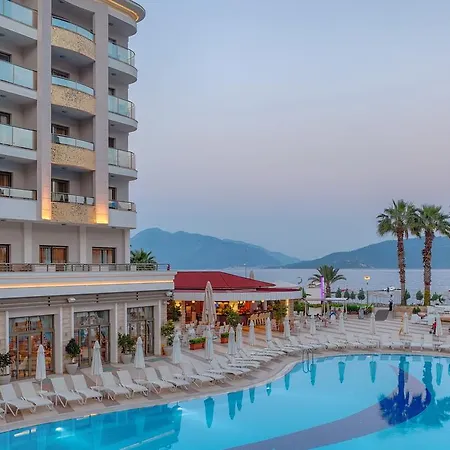 Hotel Golden Rock