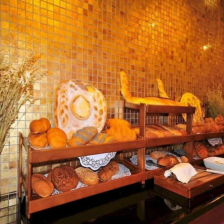 Hotel Golden Rock