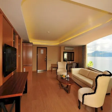 Hotel Golden Rock 5*