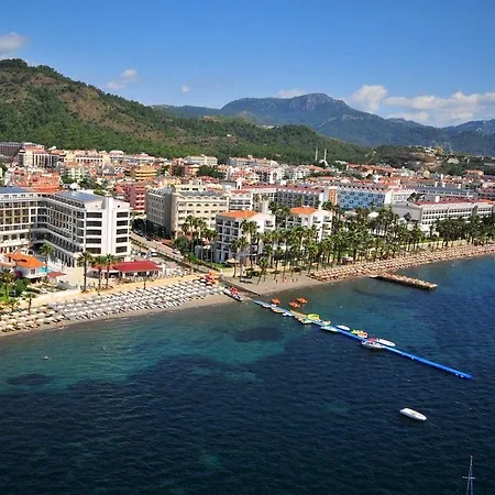 Hotel Golden Rock